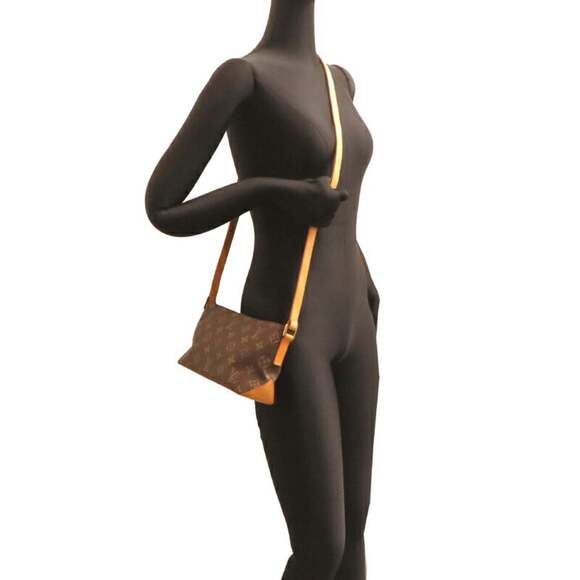 LOUIS VUITTON Authentic Brown Monogram Trotter Shoulder Bag - Picture 9 of 10